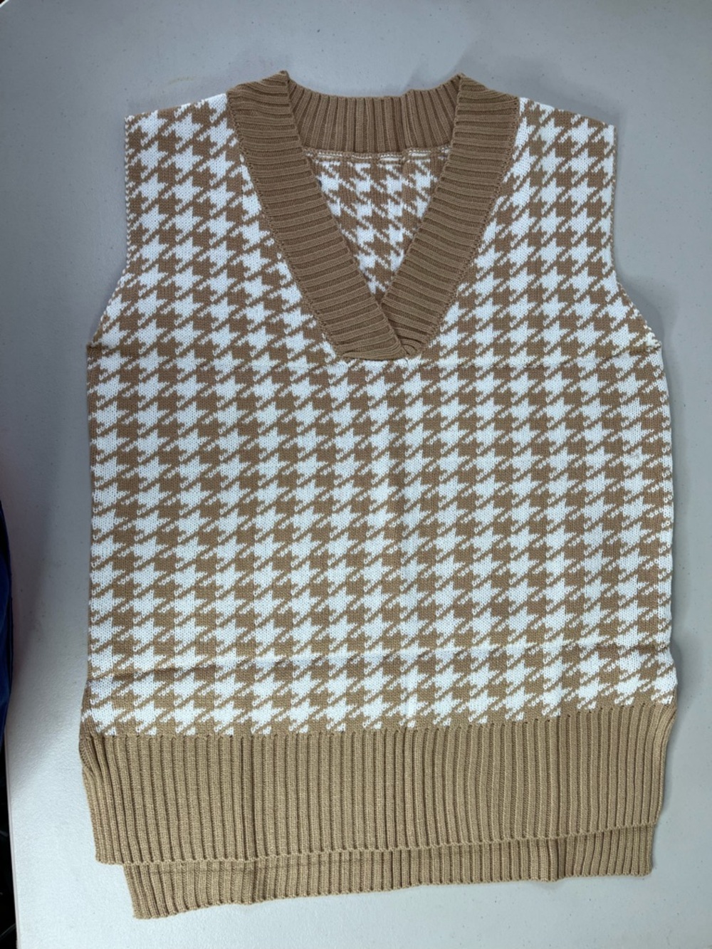 Women's Oversized Houndstooth V-Neck Sweater Vest - Camel/White - Picture 9 of 10